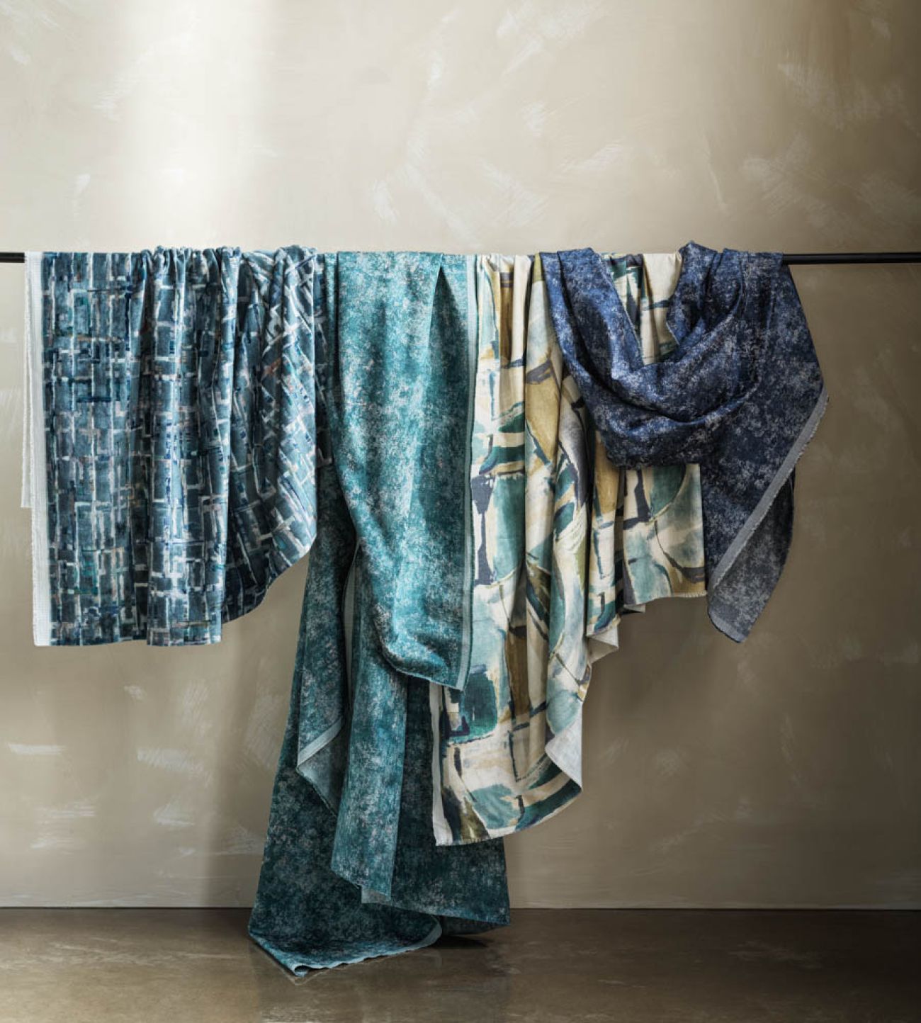 Английская ткань Clarke & Clarke, коллекция Vivido, артикул F1696/05 Английская ткань Clarke & Clarke, коллекция Vivido, артикул F1696/05