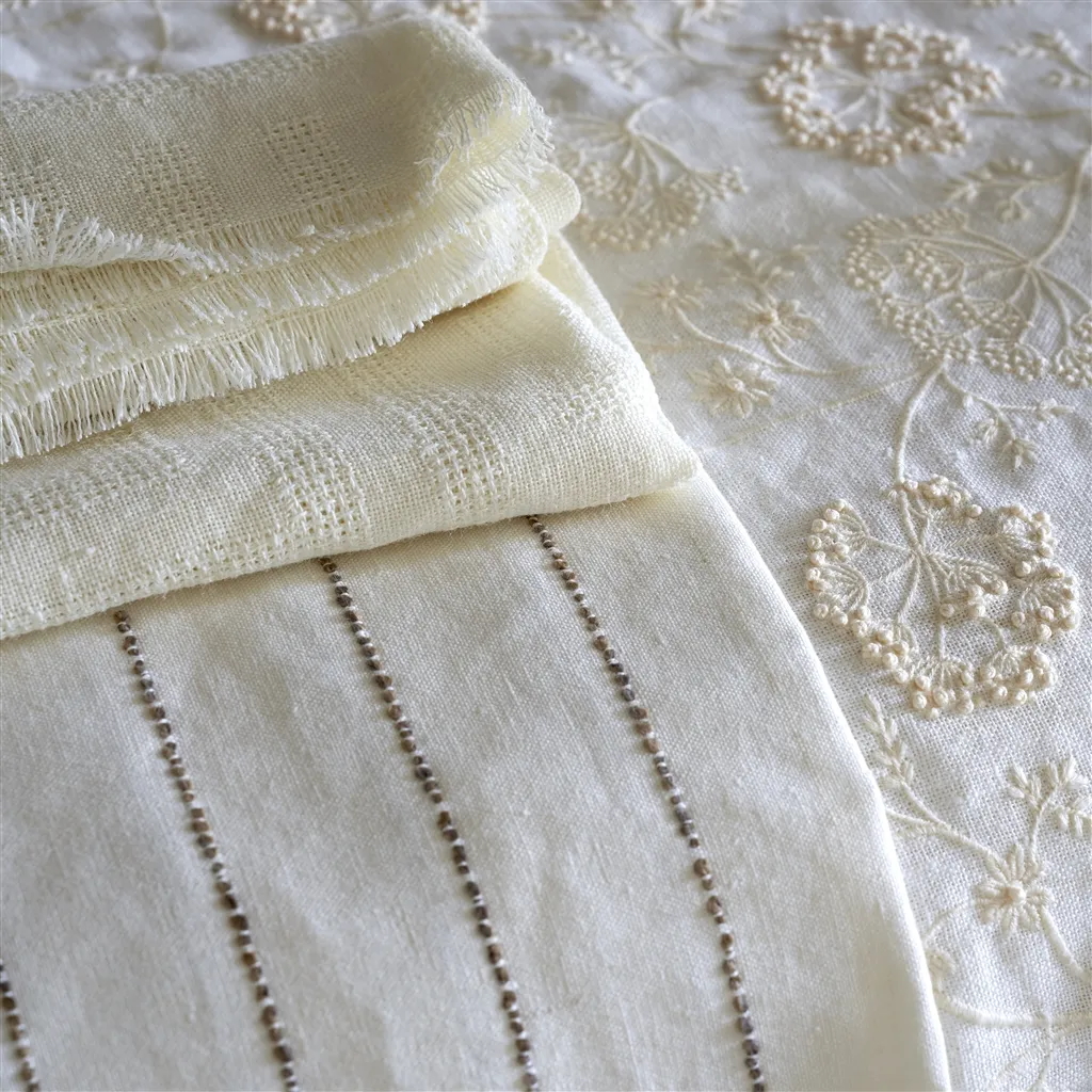 Английская ткань Designers Guild, коллекция Moselle Lino, артикул FDG3128/01 Английская ткань Designers Guild, коллекция Moselle Lino, артикул FDG3128/01