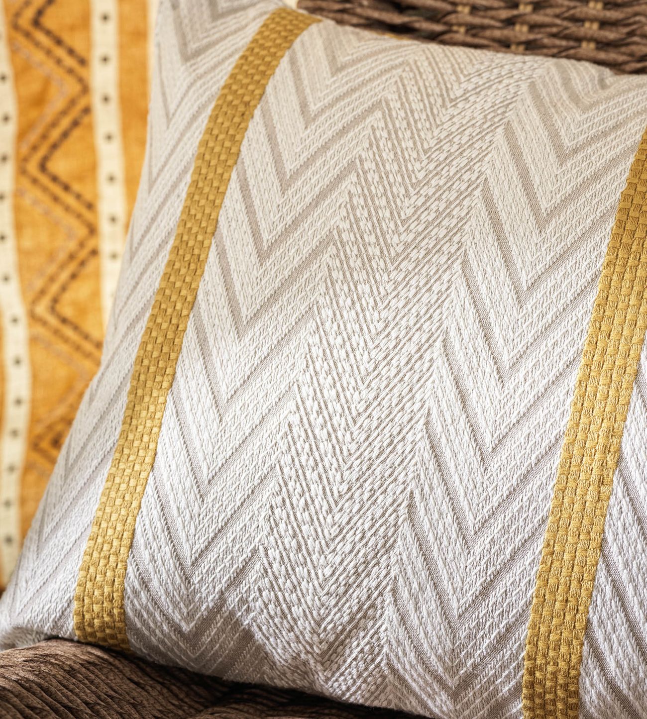 Английская ткань Osborne & Little, коллекция Irisa, артикул F7832-02 Английская ткань Osborne & Little, коллекция Irisa, артикул F7832-02